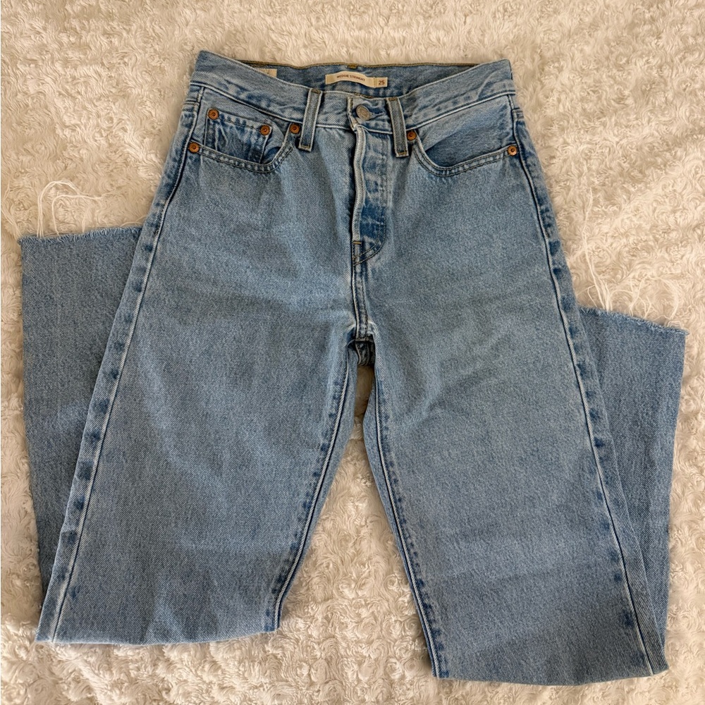 Levi’s Wedgie Straight Blue Jeans with raw hem
